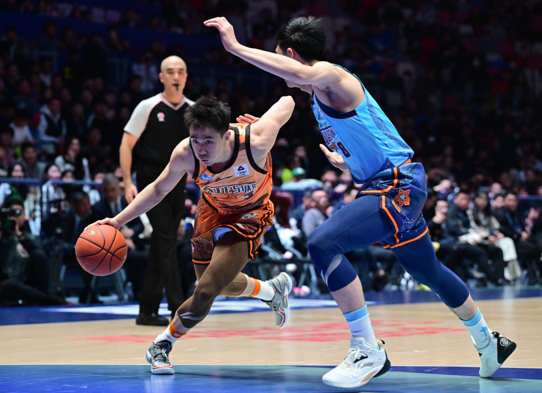 今晨深圳男篮调整名单以备欧联，复出首秀环节打磨，底气十足，医务组通报恢复