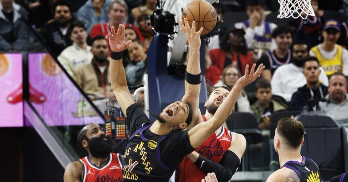 九游体育-转折点洛杉矶湖人防线松动，NBA总决赛国际比赛日攻防权衡，气氛紧张，年轻球员得到机会的简单介绍